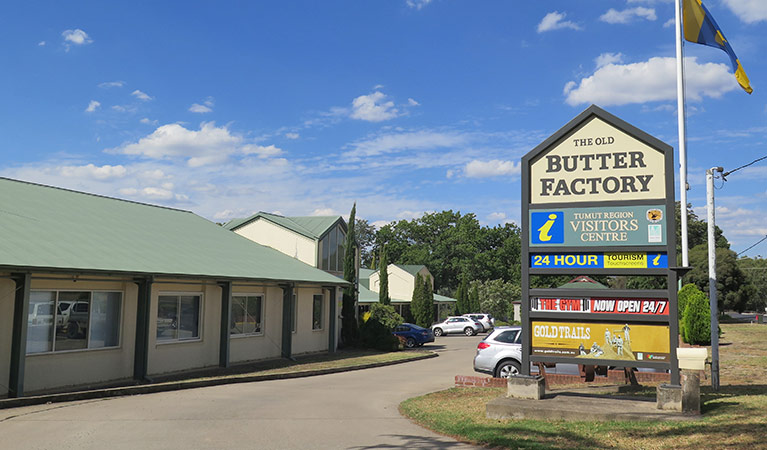 Tumut Visitor Centre, northern gateway to Kosciuszko National Park. Photo: Elinor Sheargold © OEH