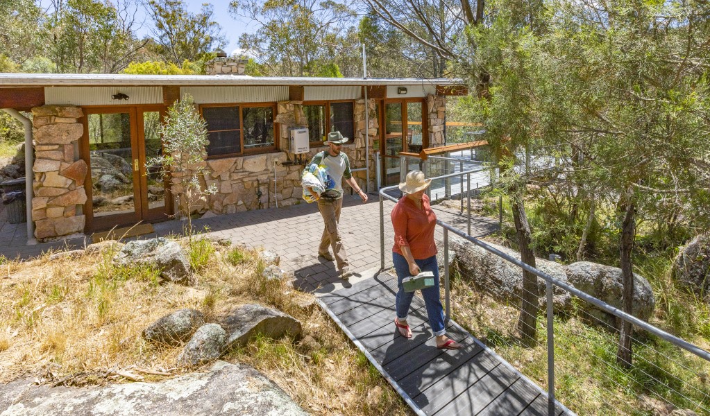 A couple walking down the path from Muluerindie to the Namoi River in Warrabah National Park. Photo: Joshua Smith &copy; DPE